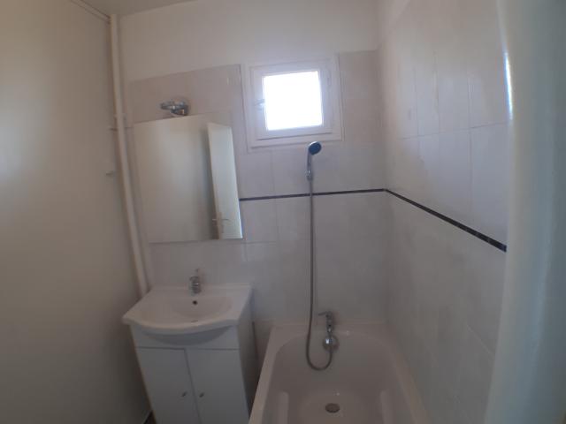 Location Ris Orangis appartement F2 avec balcon 818 euros CC | Flor'immo