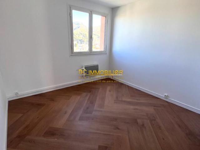 Location ROUVIERE 9EME: TYPE 4 ENTIEREMENT REFAIT A NEUF + BALCON