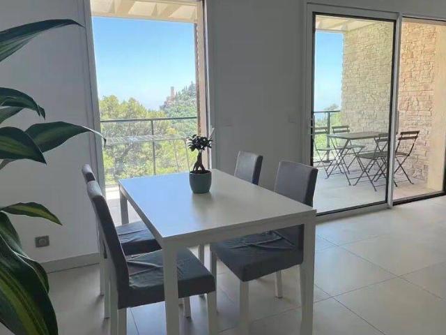 Location Saisonnière d'Hiver — 2 Chambres avec Vue Village d'Èze
