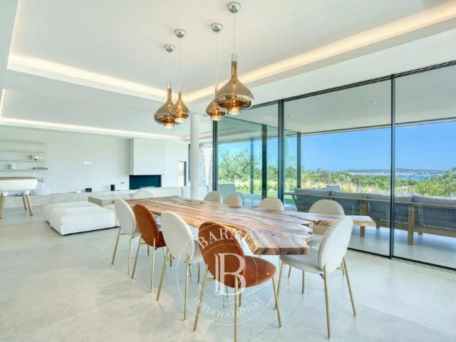 LOCATION SAISONNIÈRE GOLFE DE SAINT TROPEZ/GRIMAUD VUE MER PISCINE 5 CHAMBRES