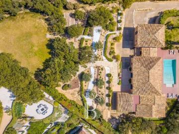 LOCATION SAISONNIÈRE GOLFE DE SAINT TROPEZ/GRIMAUD VILLA 5 CHAMBRES PISCINE VUE MER PANORAMIQUE