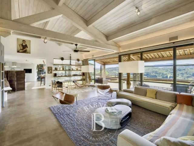 LOCATION SAISONNIÈRE GOLFE DE SAINT TROPEZ/GRIMAUD VILLA 6 CHAMBRES PISCINE CHAUFFÉE COURT TENNIS