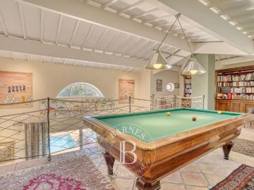 LOCATION SAISONNIÈRE GOLFE DE SAINT TROPEZ/GRIMAUD VILLA 8 CHAMBRES VUE MER PISCINE