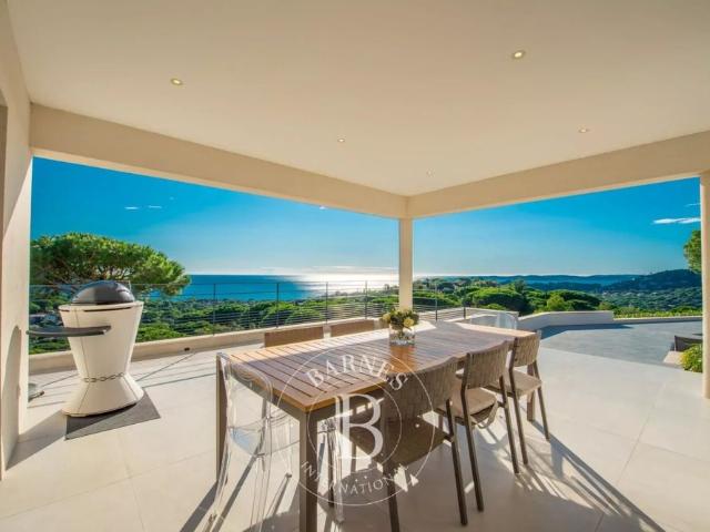 LOCATION SAISONNIÈRE GOLFE DE SAINT TROPEZ/SAINTE MAXIME VILLA CONTEMPORAINE VUE MER PISCINE GARAGE