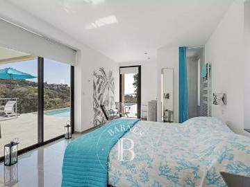 LOCATION SAISONNIÈRE GRIMAUD VUE MER 4 CHAMBRES