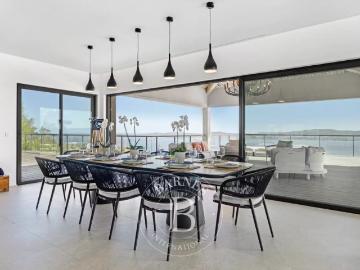LOCATION SAISONNIÈRE GRIMAUD VUE MER PANORAMIQUE 5 CHAMBRES