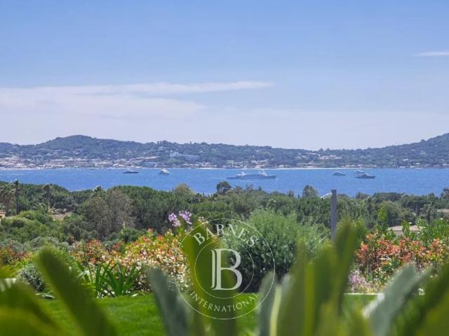 LOCATION SAISONNIÈRE GRIMAUD VUE MER VILLA NEUVE 7 CHAMBRES JACUZZI PISCINE