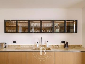 LOCATION SAISONNIERE GRIMAUD 5 CHAMBRES PISCINE A DEBORDEMENT
