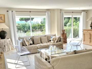 LOCATION SAISONNIÈRE GRIMAUD 6 CHAMBRES PISCINE