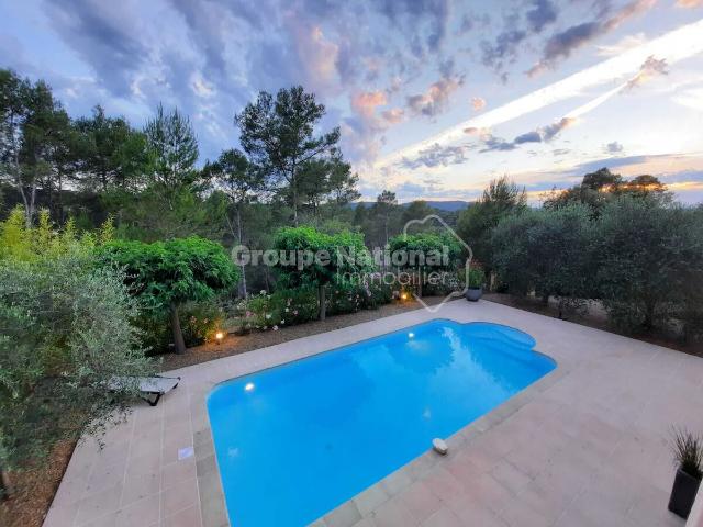 Location Saisonnière Magnifique villa avec piscine privée au calme 6 personnes