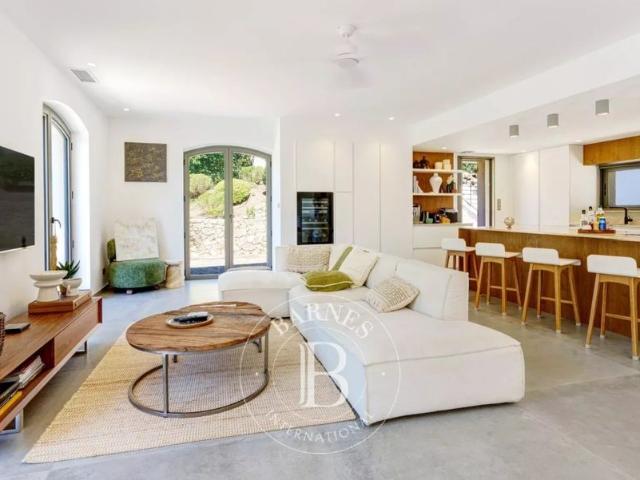 LOCATION SAISONNIÈRE SAINTE MAXIME LA NARTELLE VILLA 7 CHAMBRES