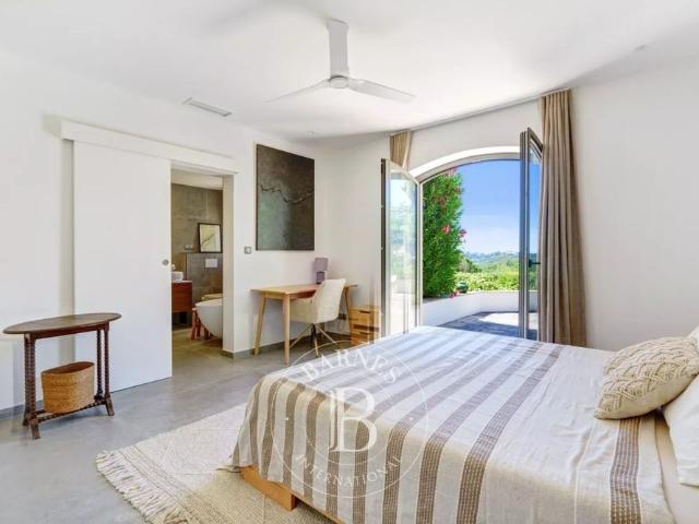 LOCATION SAISONNIÈRE SAINTE MAXIME LA NARTELLE VILLA 7 CHAMBRES