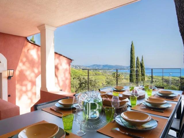 LOCATION SAISONNIÈRE SAINTE MAXIME VILLA MODERNE VUE MER 4 CHAMBRES