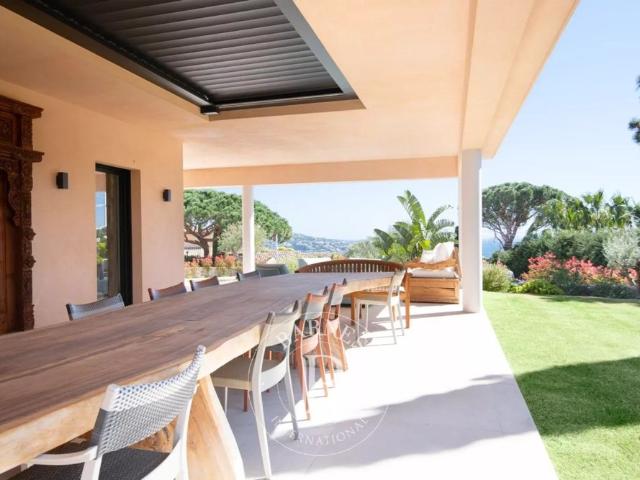 LOCATION SAISONNIÈRE SAINTE MAXIME VILLA MODERNE VUE MER 5 CHAMBRES
