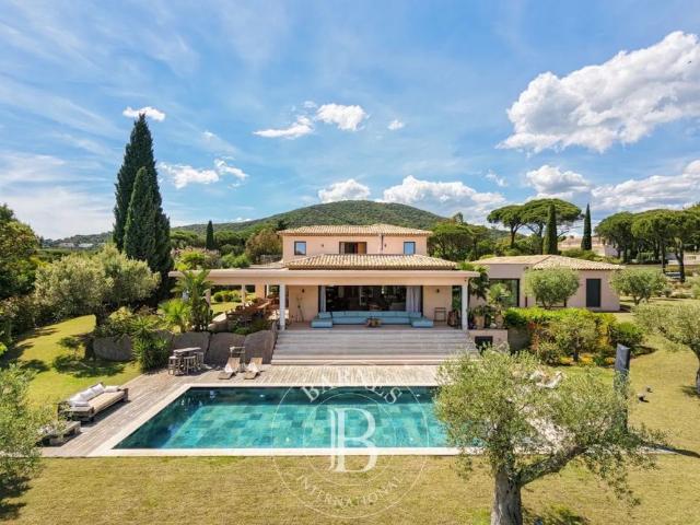 LOCATION SAISONNIÈRE SAINTE MAXIME VILLA MODERNE VUE MER 5 CHAMBRES