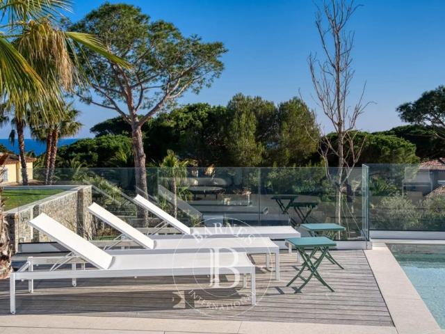 LOCATION SAISONNIÈRE SAINTE MAXIME VILLA NEUVE PROCHE DES PLAGES 5 CHAMBRES PISCINE CHAUFFÉE
