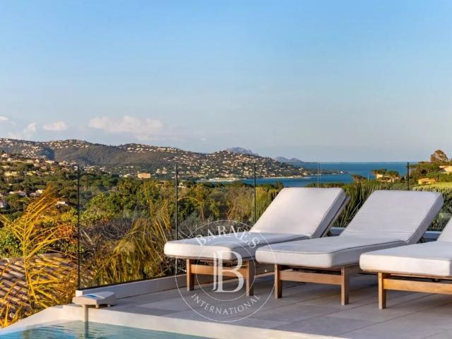 LOCATION SAISONNIÈRE SAINTE MAXIME VILLA VUE MER – 5 CHAMBRES