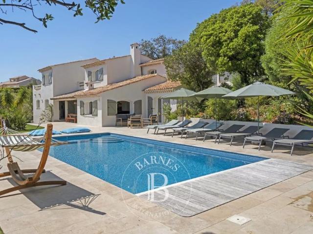 LOCATION SAISONNIÈRE ST AYGULF VILLA MODERNE VUE MER PANORAMIQUE 5 CHAMBRES
