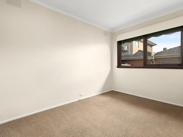 Location, Space & Convenience – The Complete Glenroy Package!