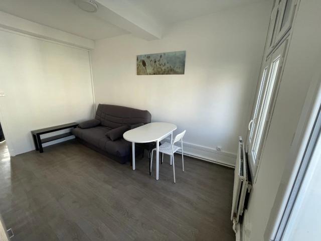Louer appartement de 1 pièce 17 m² 330 € à Saint Quentin 02100: une annonce Arthurimmo.com