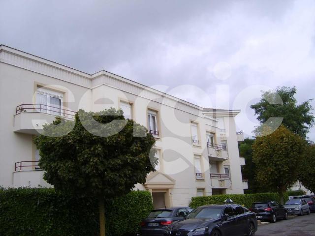 location studio 33 m² cergy 95800