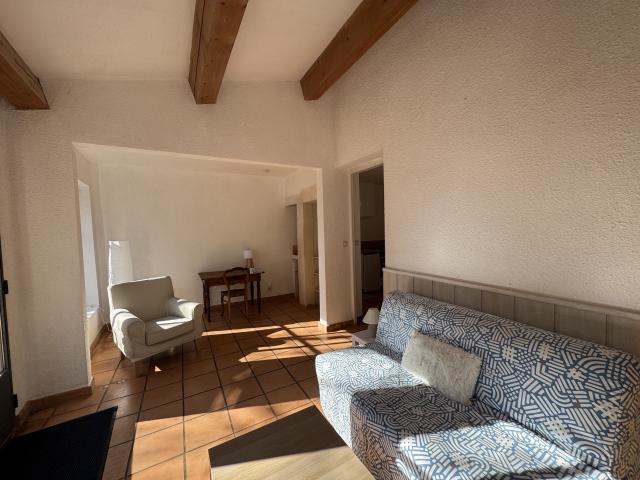 Location Studio 36 m² avec cour extérieure | Agence Delas