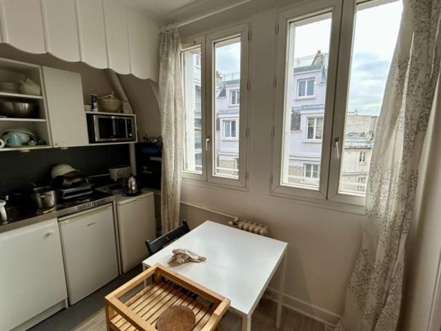 Location Studio 7ème étage ascenseur Paris 16ème