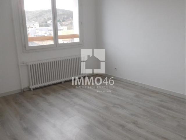 Location studio Cahors 46000, 27m², 1 pièces. T1 V FOU