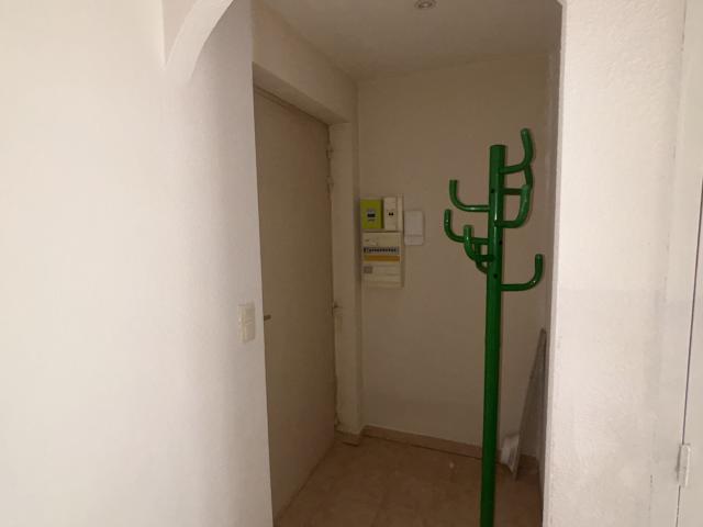 Location STUDIO CENTRE VILLE CASTELNAUDARY DE 21 M² AU 3EME ETAGE IMMEUBLE CENTRE VILLE
