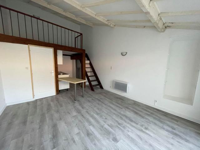 Location Studio avec terrasse et mezzanine | Agence Delas
