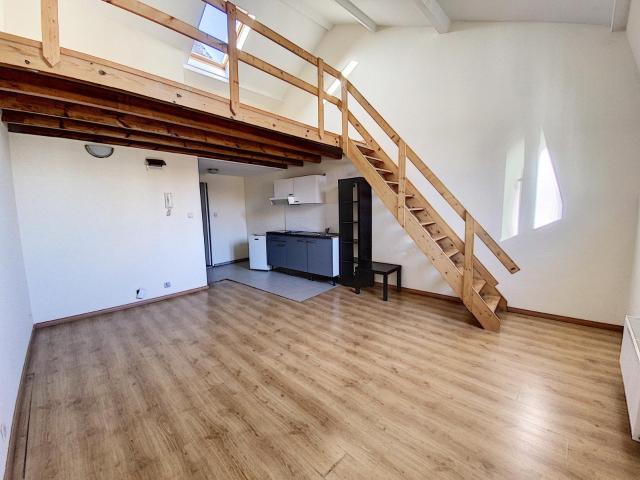 Location studio Bruxelles 1000, 50.00m² avec 1 pièce s dont 1 chambre s. Link Immo