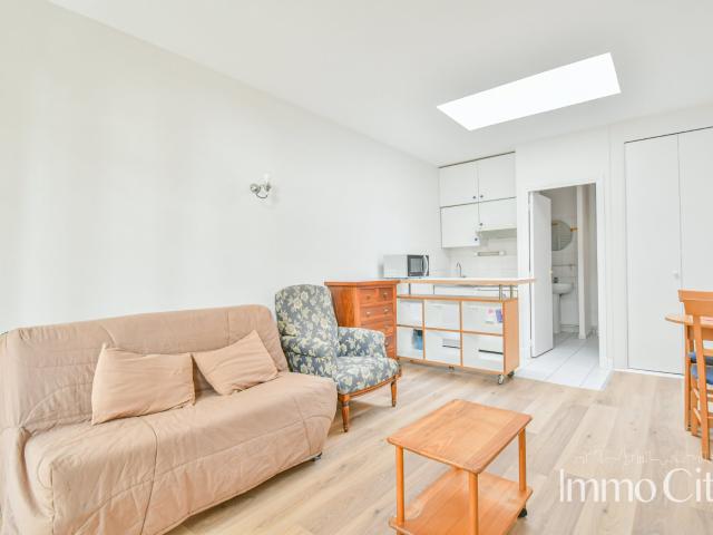Location Studio lumineux meublé de 27m² à 2 pas du Champ de Mars !