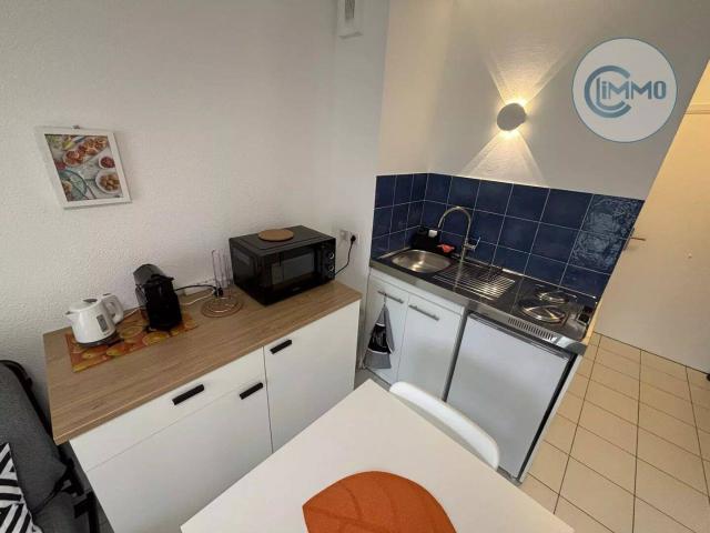 Location Studio meublé avec balcon à proximité de la Faculté Sai
