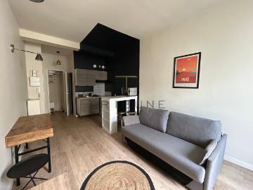 Studio 21 m2 avec balcon Proche fac et transports Idéal étudiant
