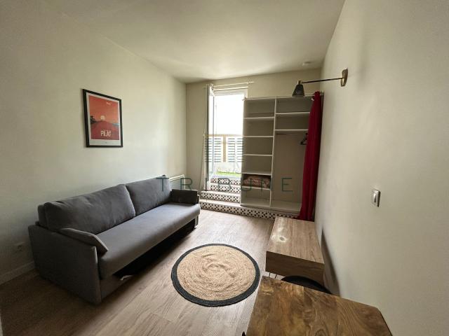 Studio 21 m2 avec balcon Proche fac et transports Idéal étudiant