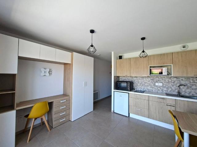 Location Studio meublé de 24 m² avec terrasse et parking privatif proche gare