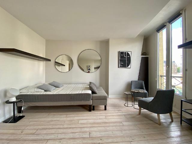 Location studio meublé de 32 m2 quai des Grands Augustins à Paris