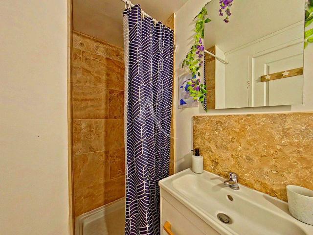 LOCATION STUDIO MEUBLE GREOUX LES BAINS PROCHE PARKING