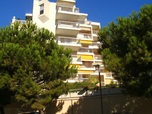 LOCATION STUDIO MEUBLE LIDO CROS DE CAGNES