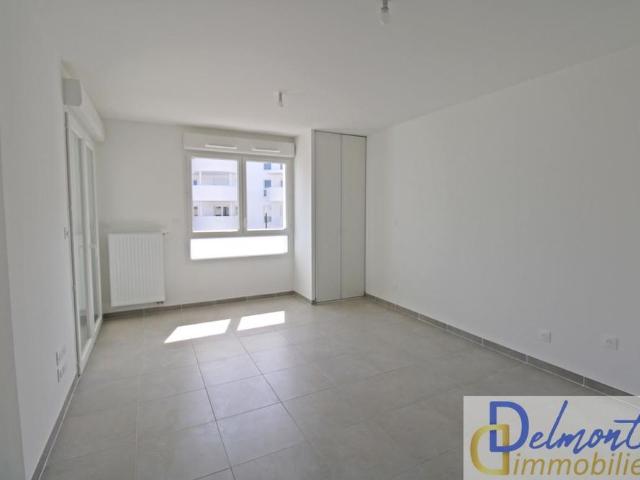 LOCATION STUDIO NEUF AVEC PARKING