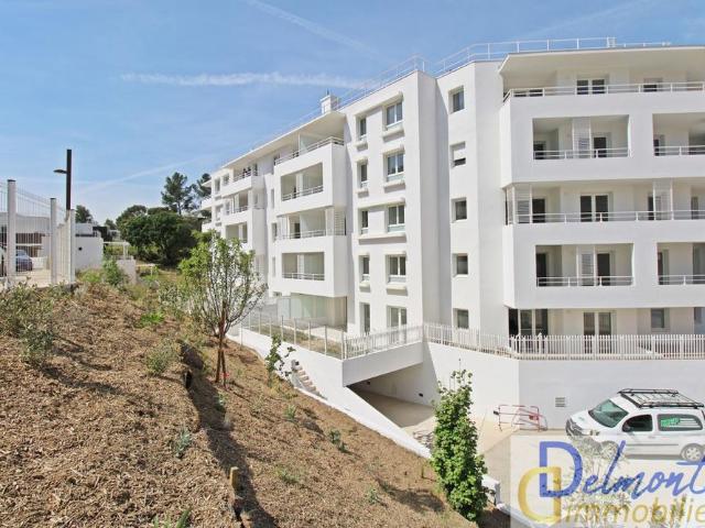 LOCATION STUDIO NEUF AVEC TERRASSE ET PARKING