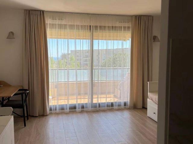 Location studio refait à neuf avec terrasse, piscine et garage. 700m de l’IUT