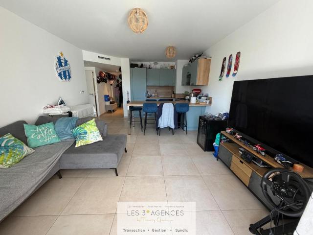 Location Superbe T3 meublé en plein centre ville de Cavalaire Sur Mer | Les 3 Agences
