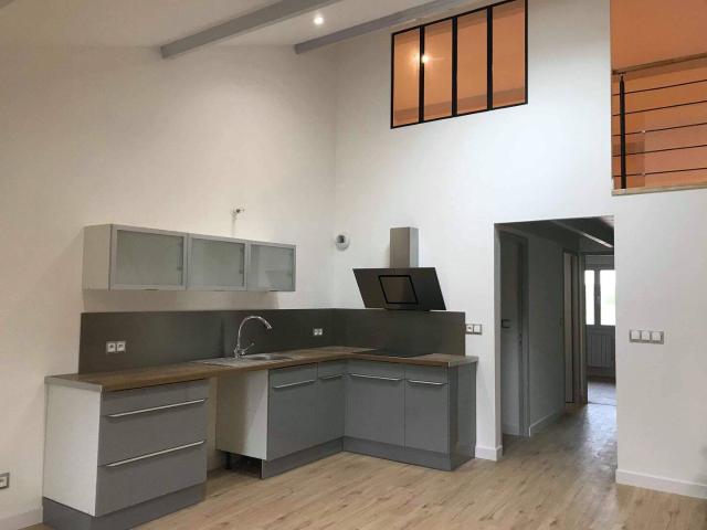 Location Superbe T3/T4 de 90 m² avec mezzanine – Caussade centre