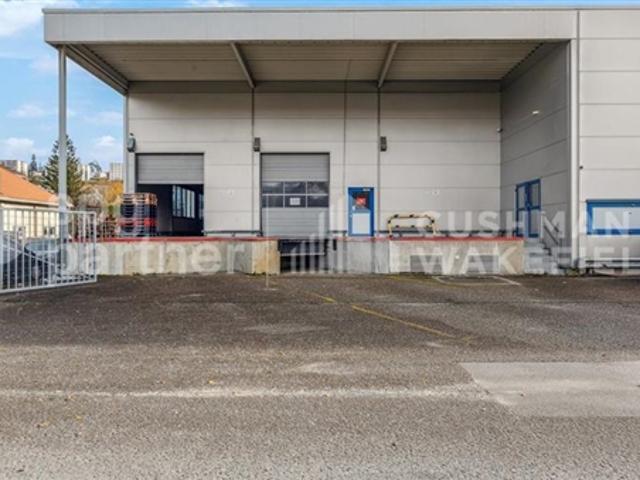 Locaux industriels avec sous sol et équipements techniques complets Collège 43