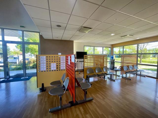 Locaux professionnels de près de 800 m2 à Vic en Bigorre dan. 777m² Vic en Bigorre