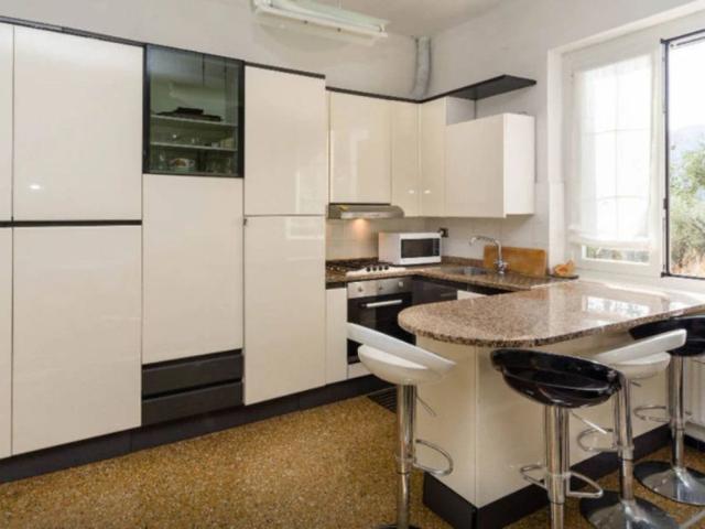 Locazione mensile appartamento in Villa nel centro di Sestri Levante