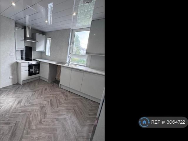 Loch Road, Chapelhall, Airdrie, ML6 3 bed flat to rent £850 pcm £196 pw