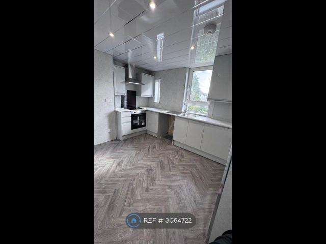 Loch Road, Chapelhall, Airdrie ML6, 3 bed flat to rent, £850 pcm | PrimeLocation