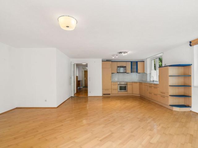 Lochau: Große 3 Zimmer Wohnung mit Loggia, Aufzug und Tiefgarage in Seenähe!
